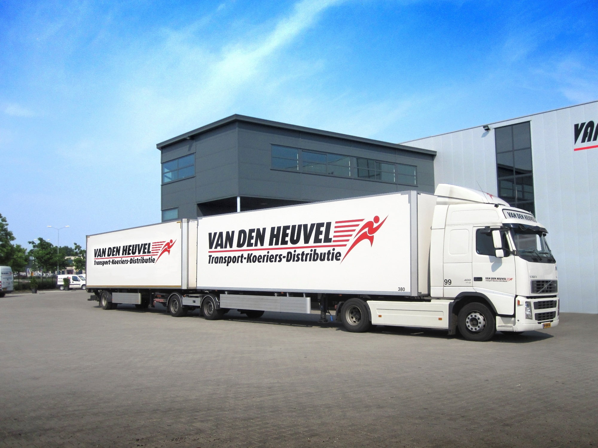 grayvis logistics vrachtwagen van den heuvel